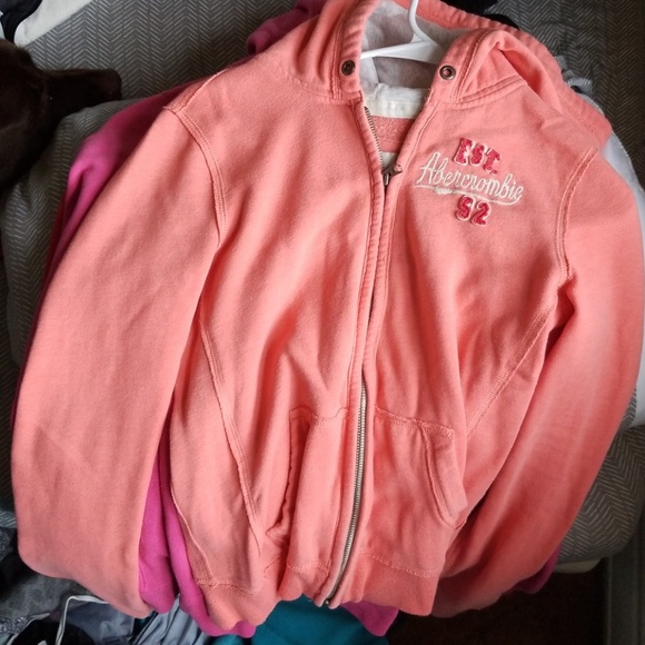 Sweatshirts - Picture 3 of 4